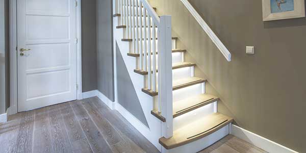 Houten trap laten plaatsen