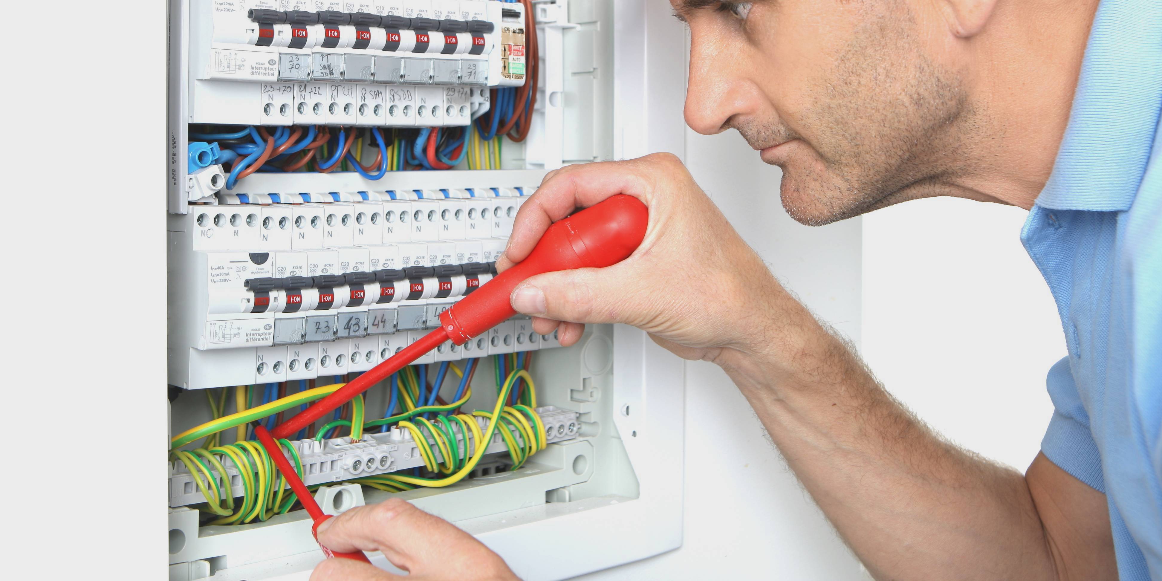 elektriciteitskast aansluiten