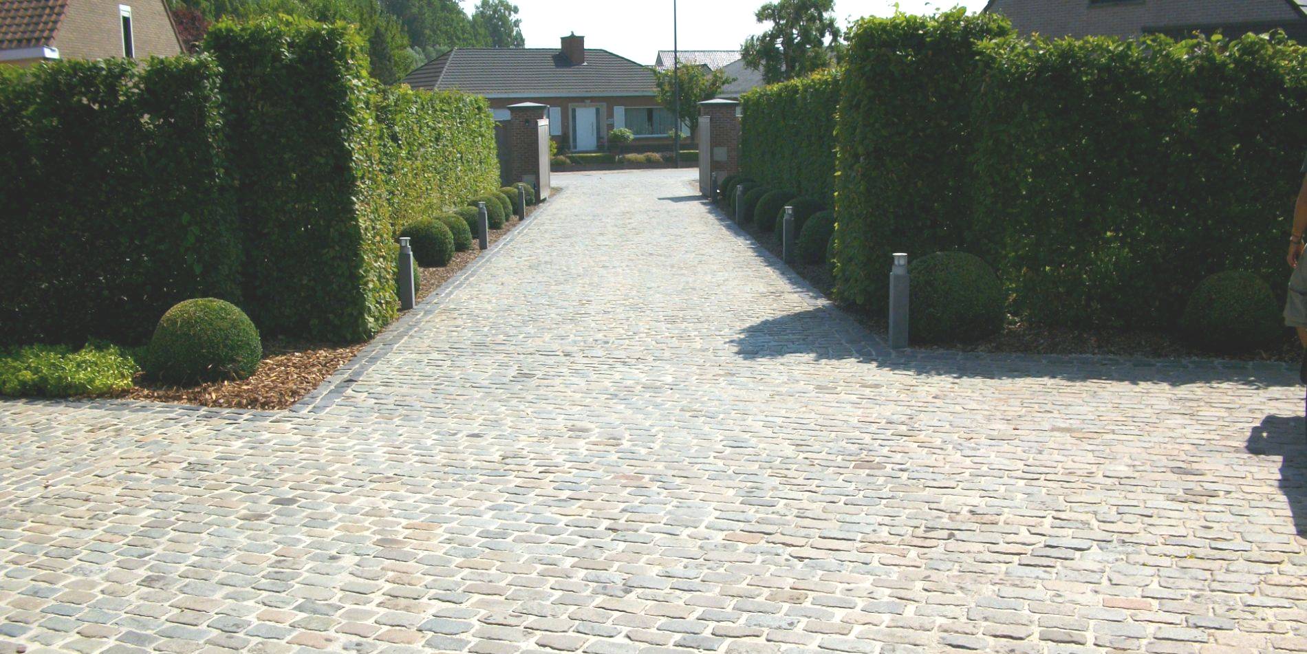 oprit leggen in @city